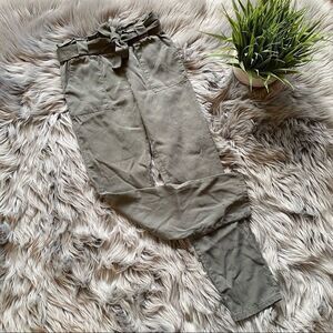 Tilly’s White Fawn Paper Bag Waist Pants, S